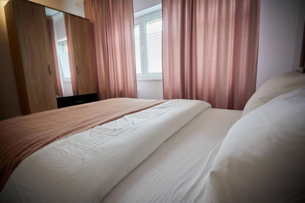 Queen Apartment Athenee Bucharest Exterior photo